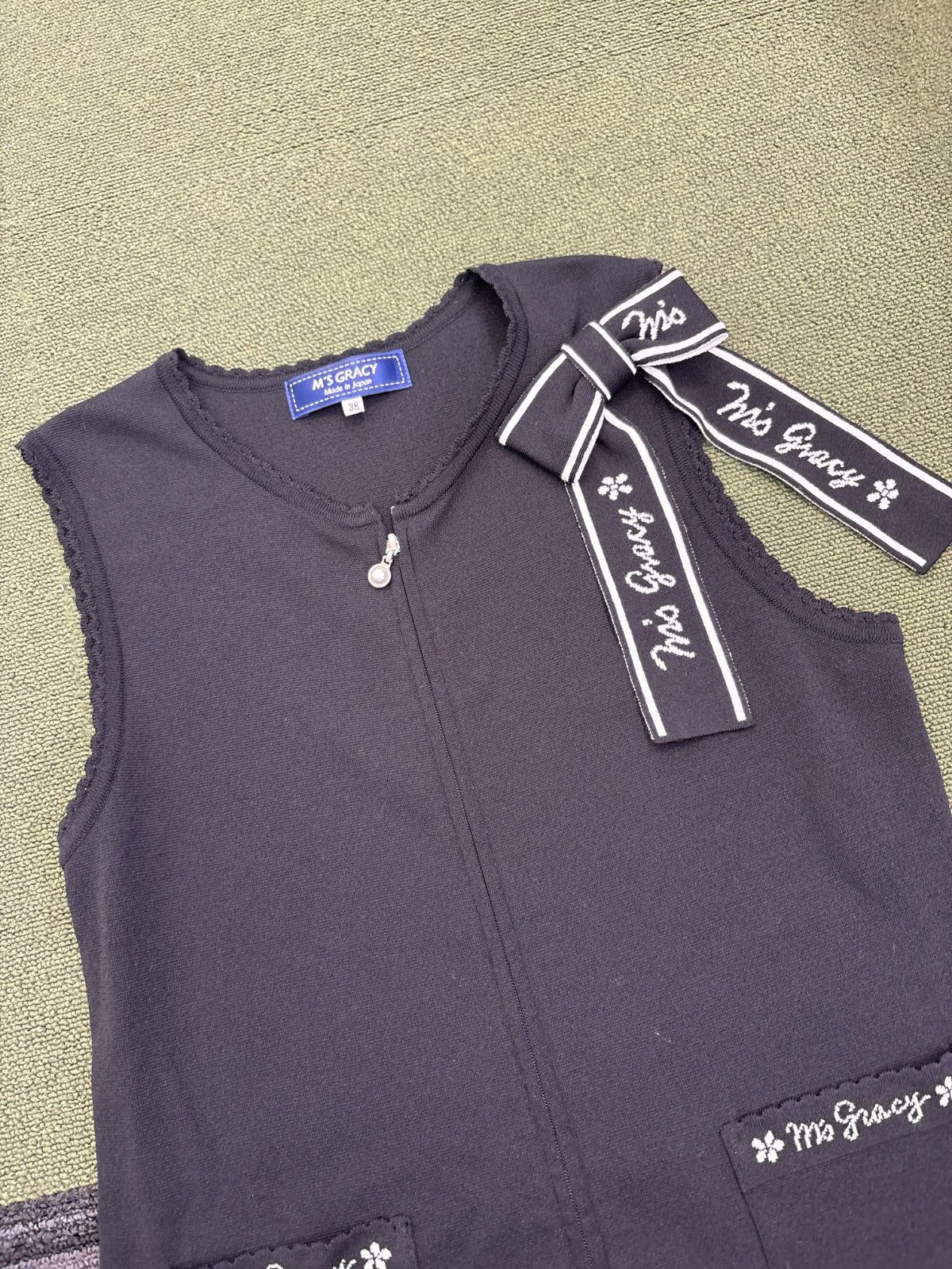 Ms GRACY リボン付き ノースリーブニットワンピース フロントジップ