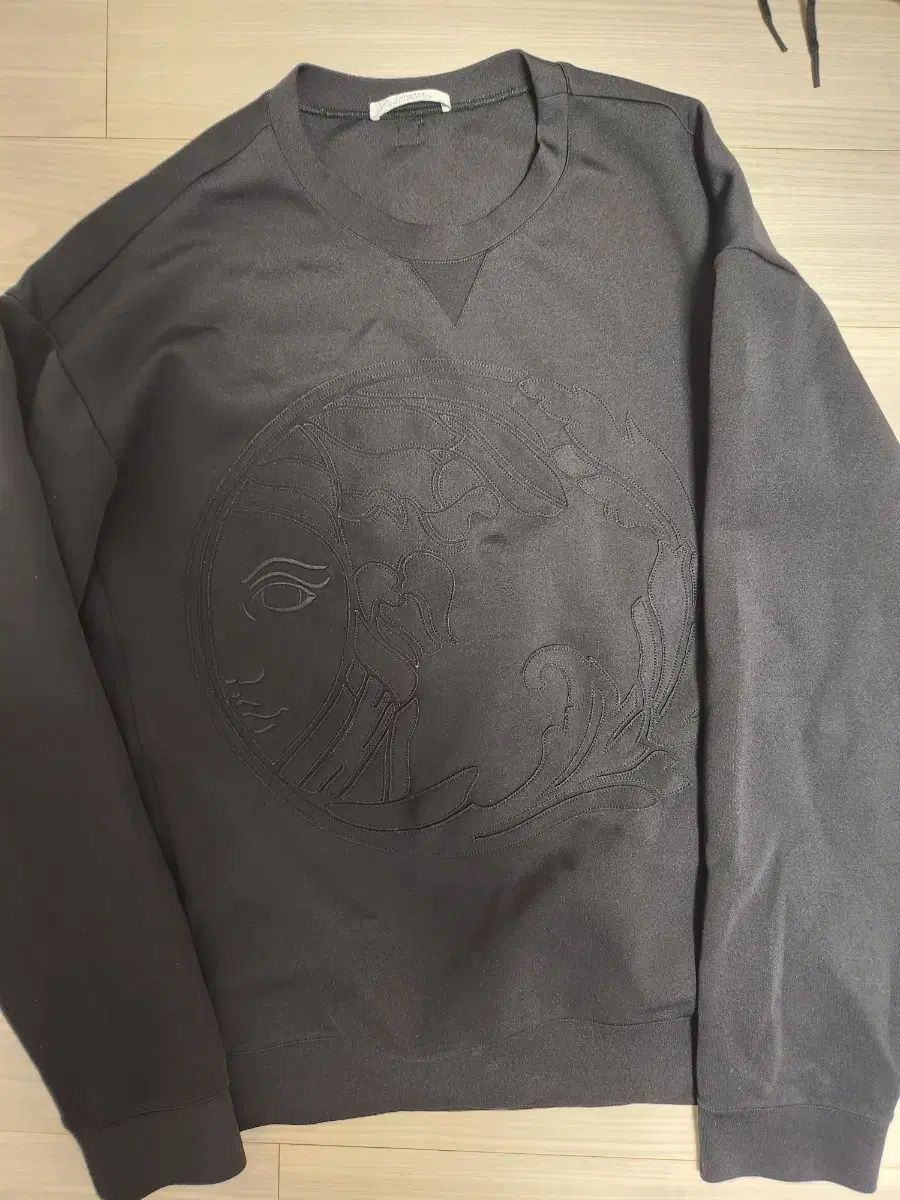 ヴェルサーチェ メドゥーサ 刺繍 スウェット ブラック