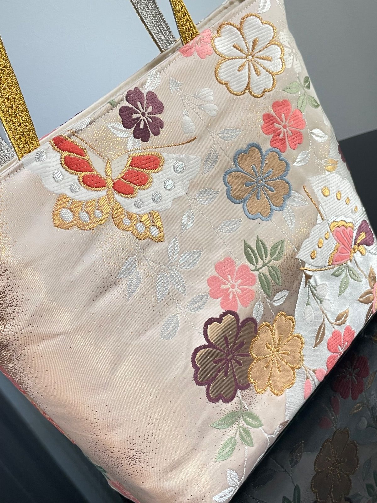帯リメイクバッグ 蝶と桜 トートバッグ 和装バッグ 帯バッグ - メルカリ