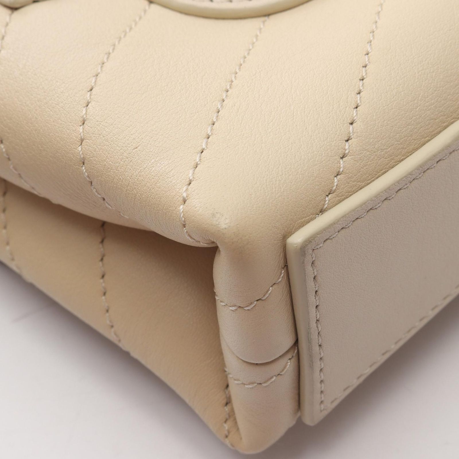 シャネル CHANEL ショルダーバッグ シェブロン Vステッチ ミニ