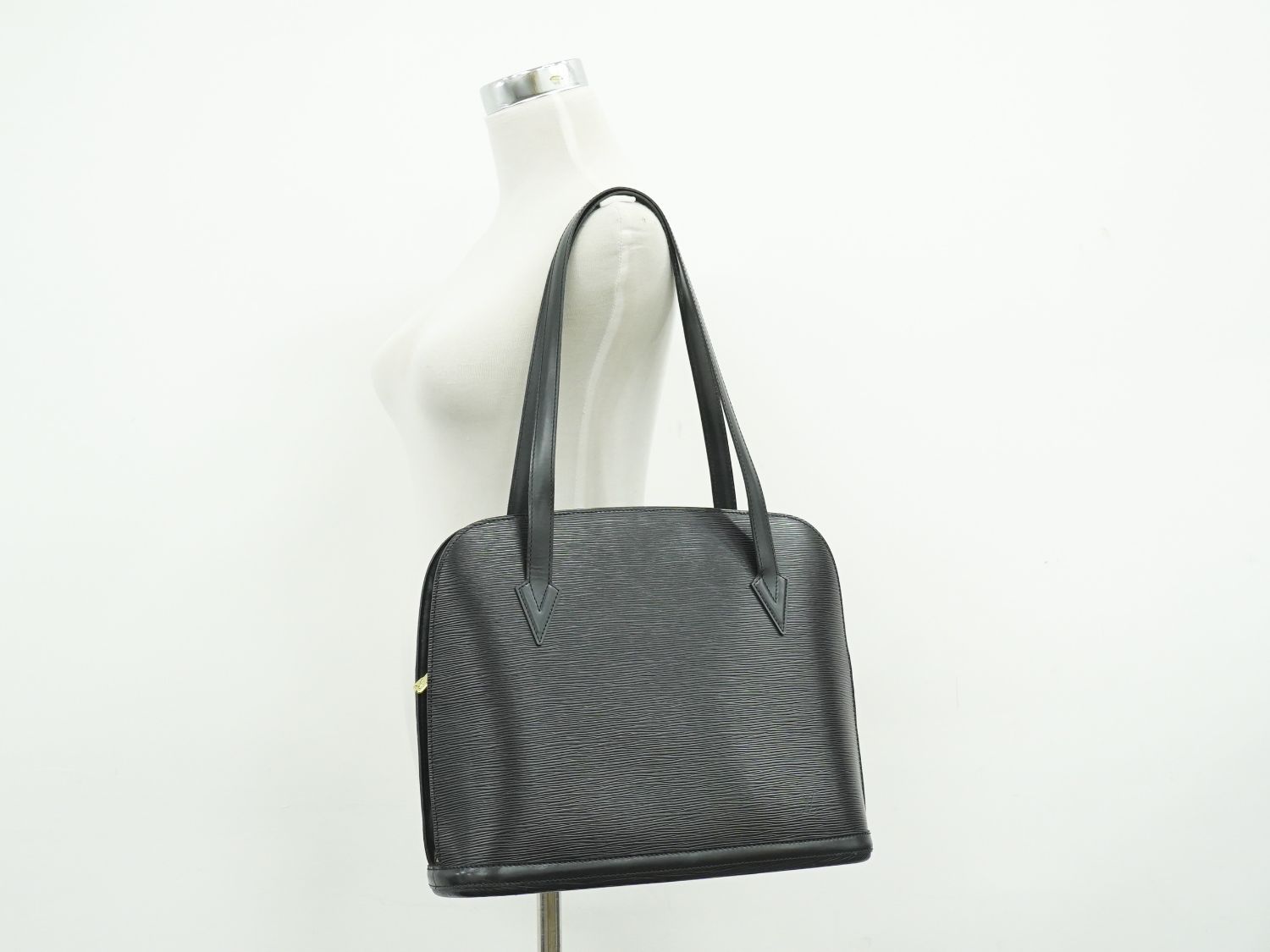 本物 ルイヴィトン LOUIS VUITTON LV リュサック エピ レザー