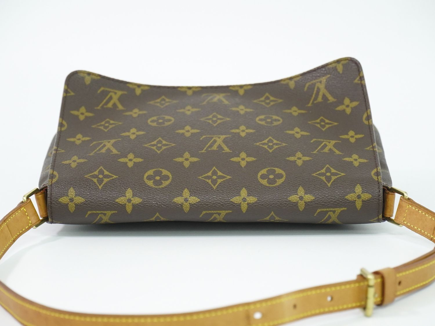 本物 ルイヴィトン LOUIS VUITTON LV ミュゼットタンゴ ショート
