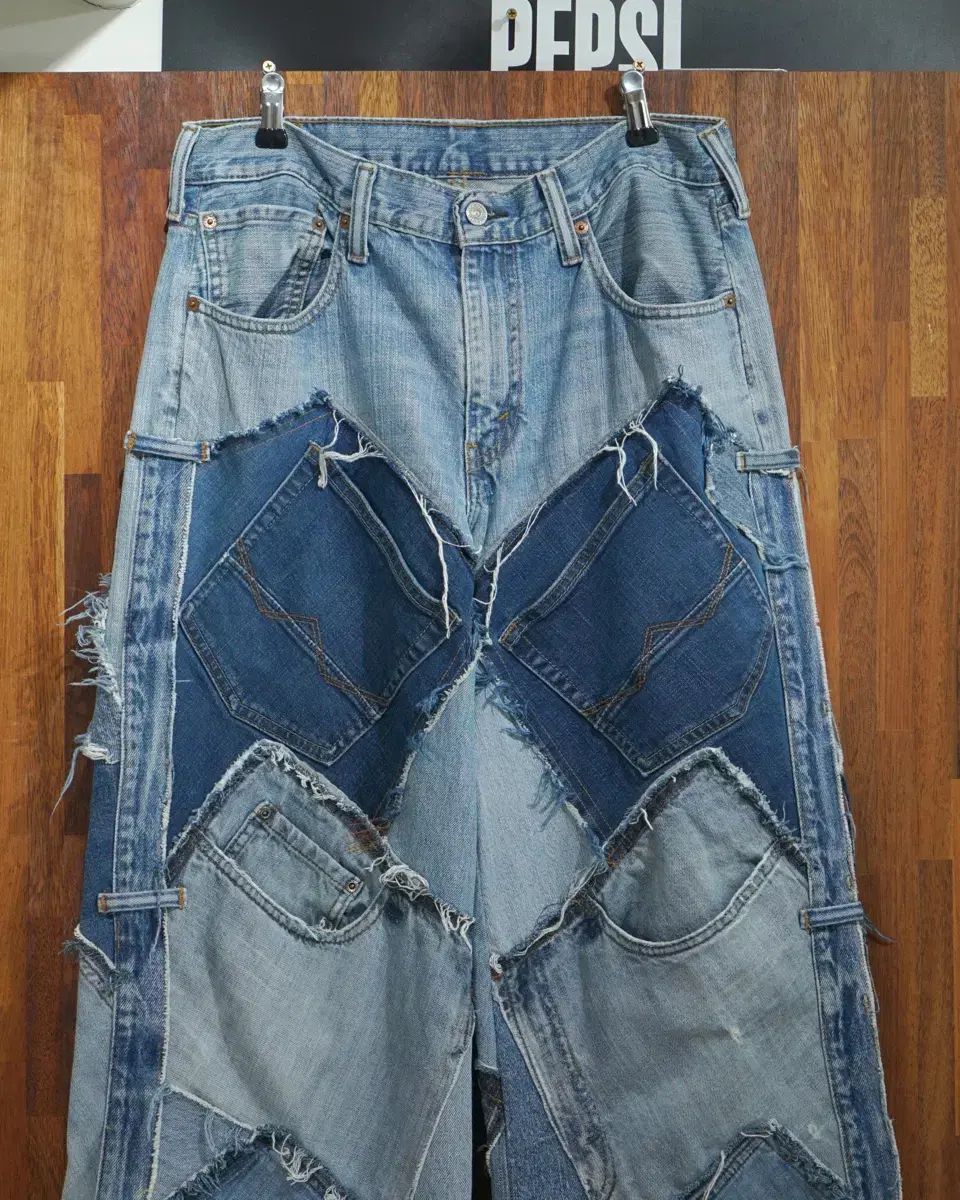 リーバイス UPリサイクルパッチワークパンツ