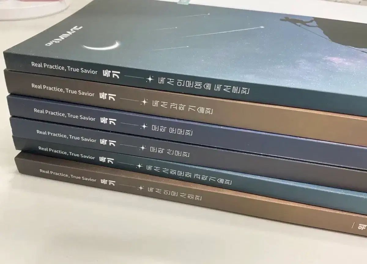 ホン・ジウンt 独り文学読書