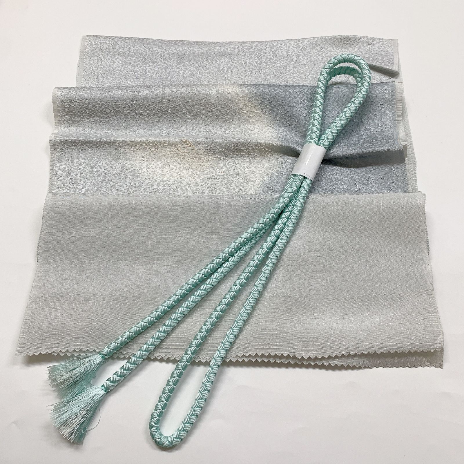 ［8437］帯締め 帯揚げ セット 兎 うさぎ 刺繍 ぼかし 逸品 正絹 着物 帯絞め
