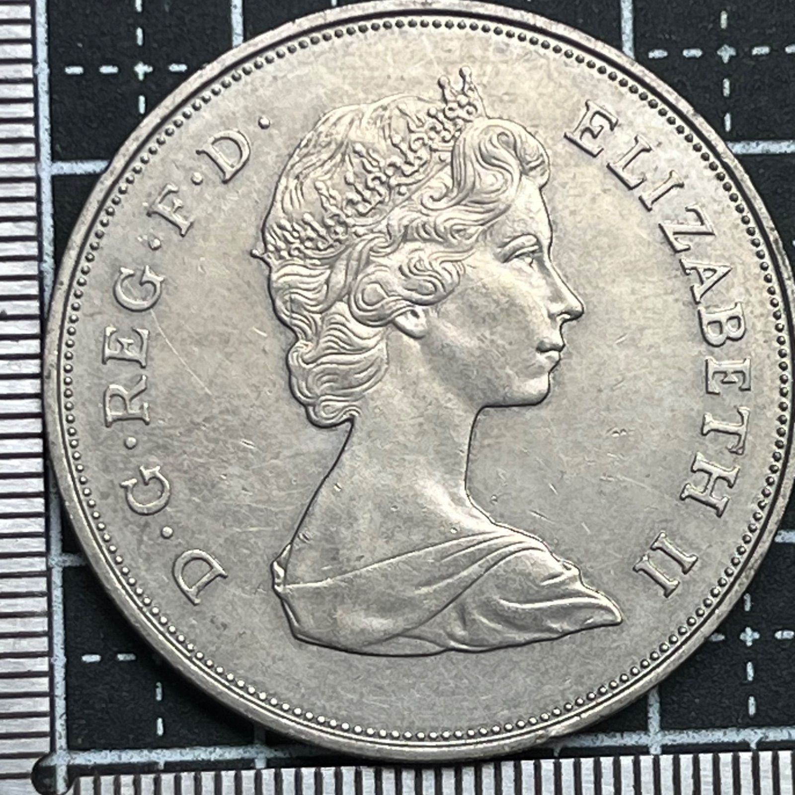 古銭】1977年 イギリス 25ペンス銀色記念貨 エリザベス2世 シルバー