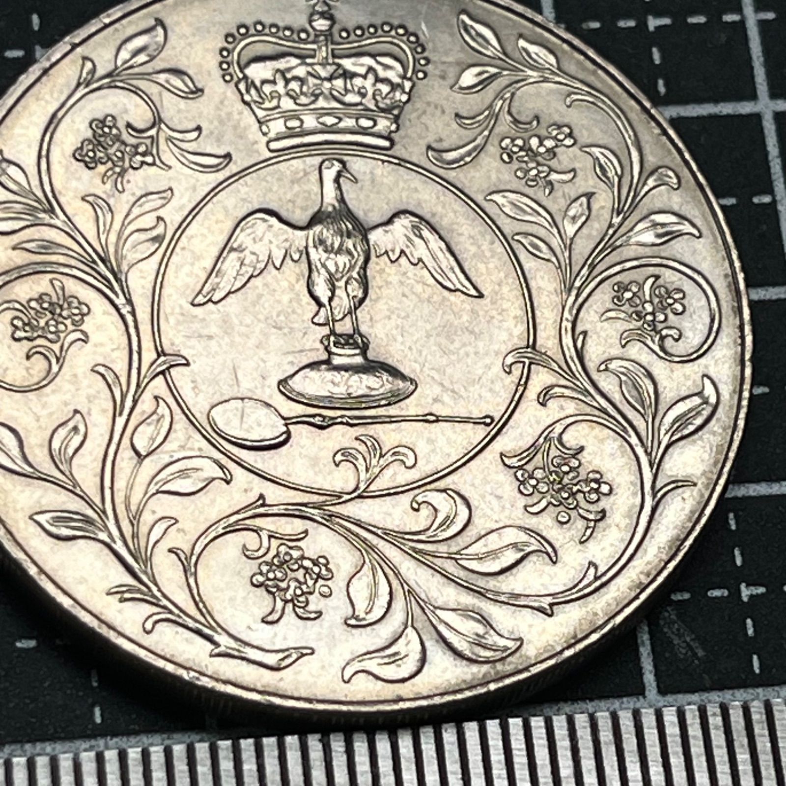 古銭】1977年 イギリス 25ペンス銀色記念貨 エリザベス2世 シルバー