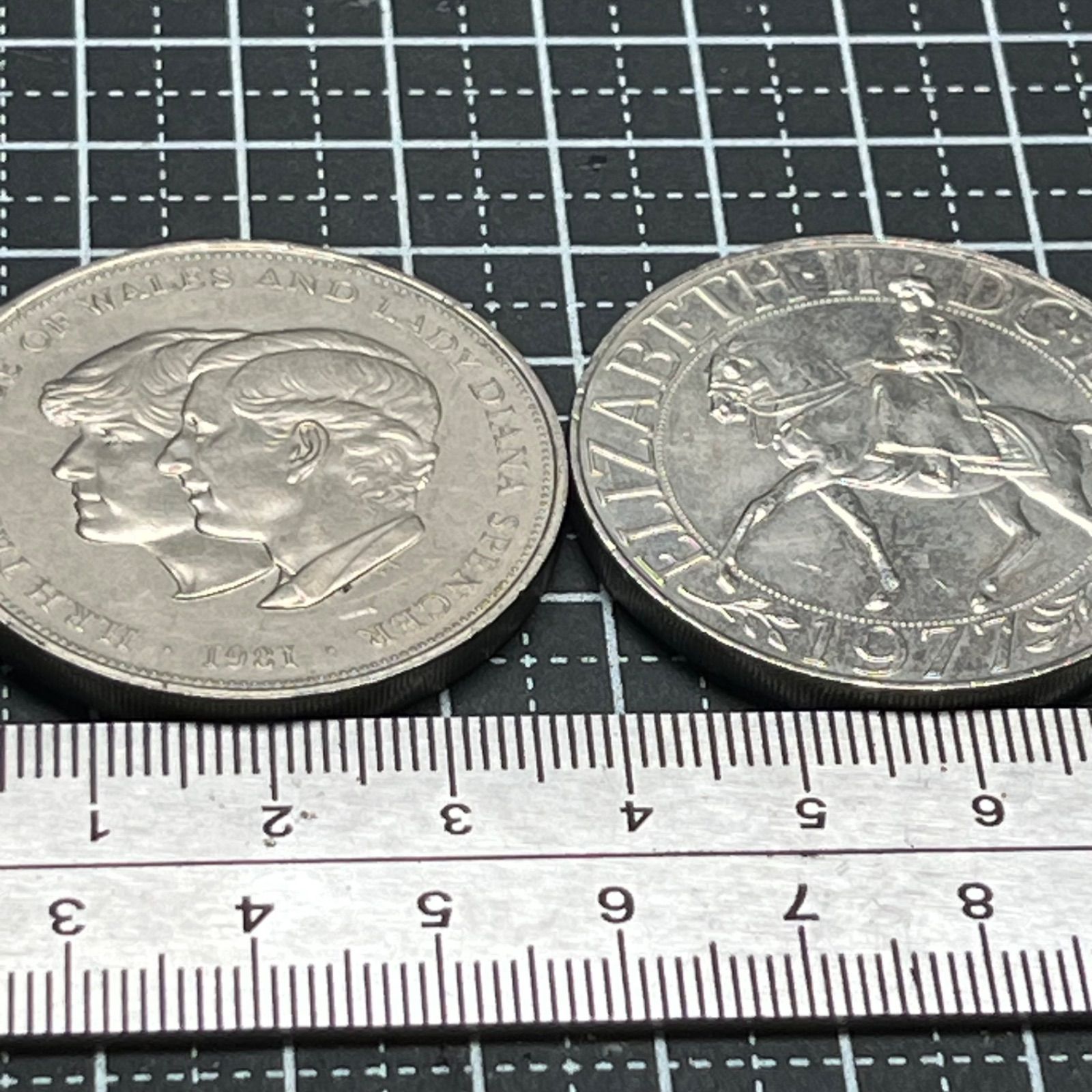 古銭】1977年 イギリス 25ペンス銀色記念貨 エリザベス2世 シルバー