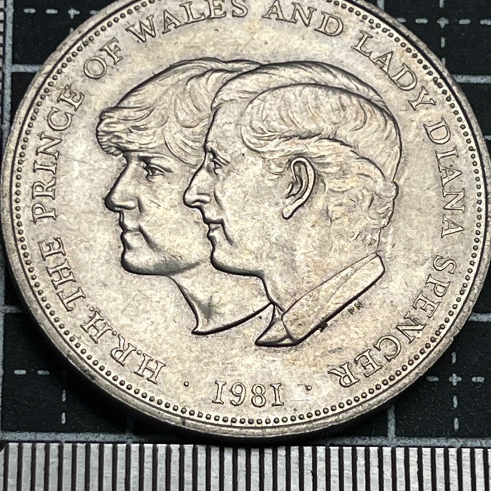 古銭】1977年 イギリス 25ペンス銀色記念貨 エリザベス2世 シルバー