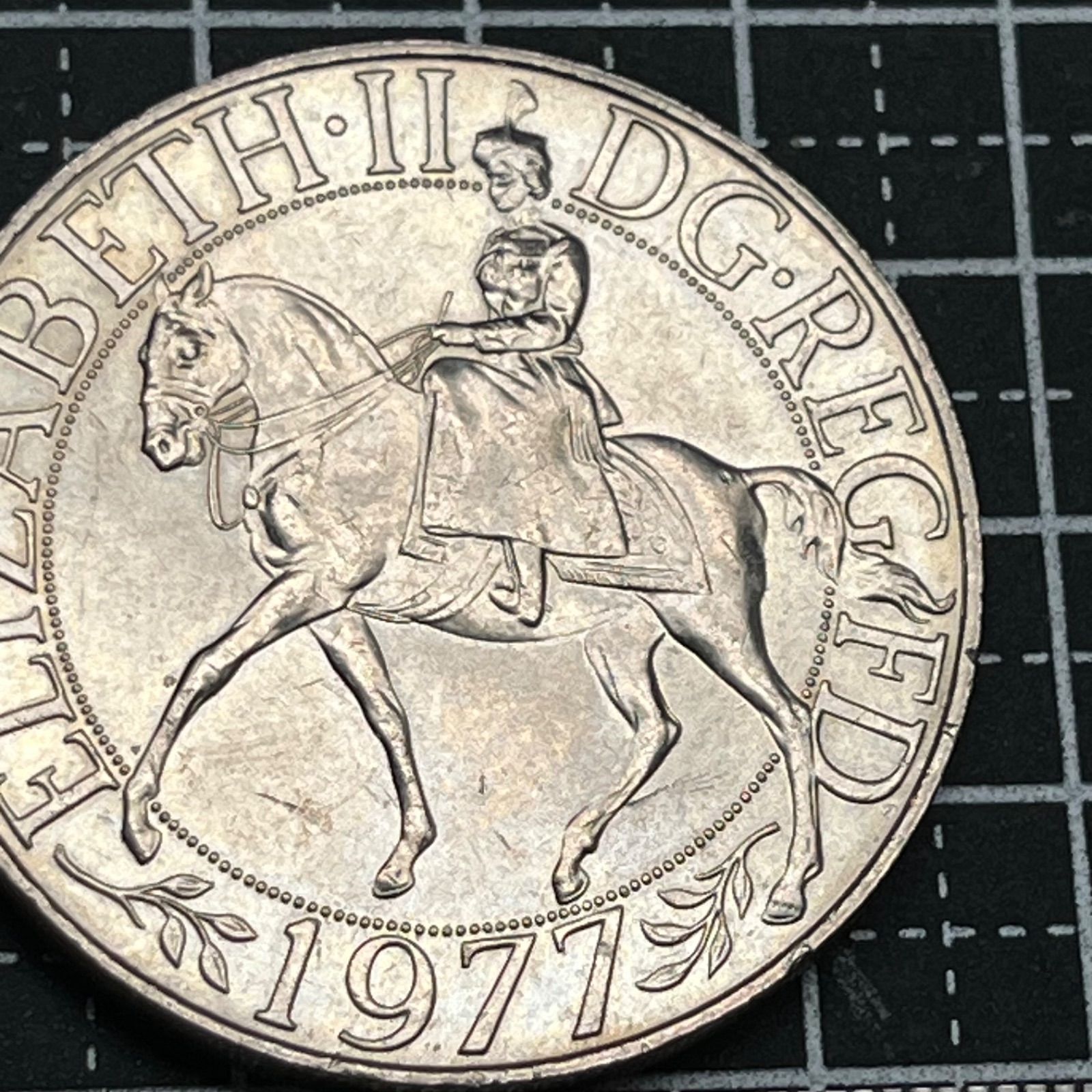 古銭】1977年 イギリス 25ペンス銀色記念貨 エリザベス2世 シルバー