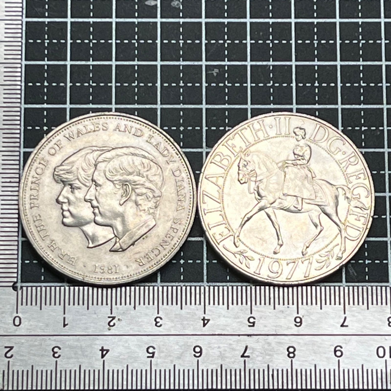 古銭】1977年 イギリス 25ペンス銀色記念貨 エリザベス2世 シルバー