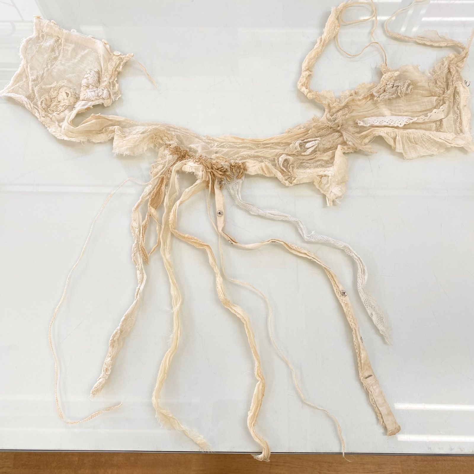《アンティーク品》 フランス アンティークレース 花柄 ボタン フリル ハンドメイド