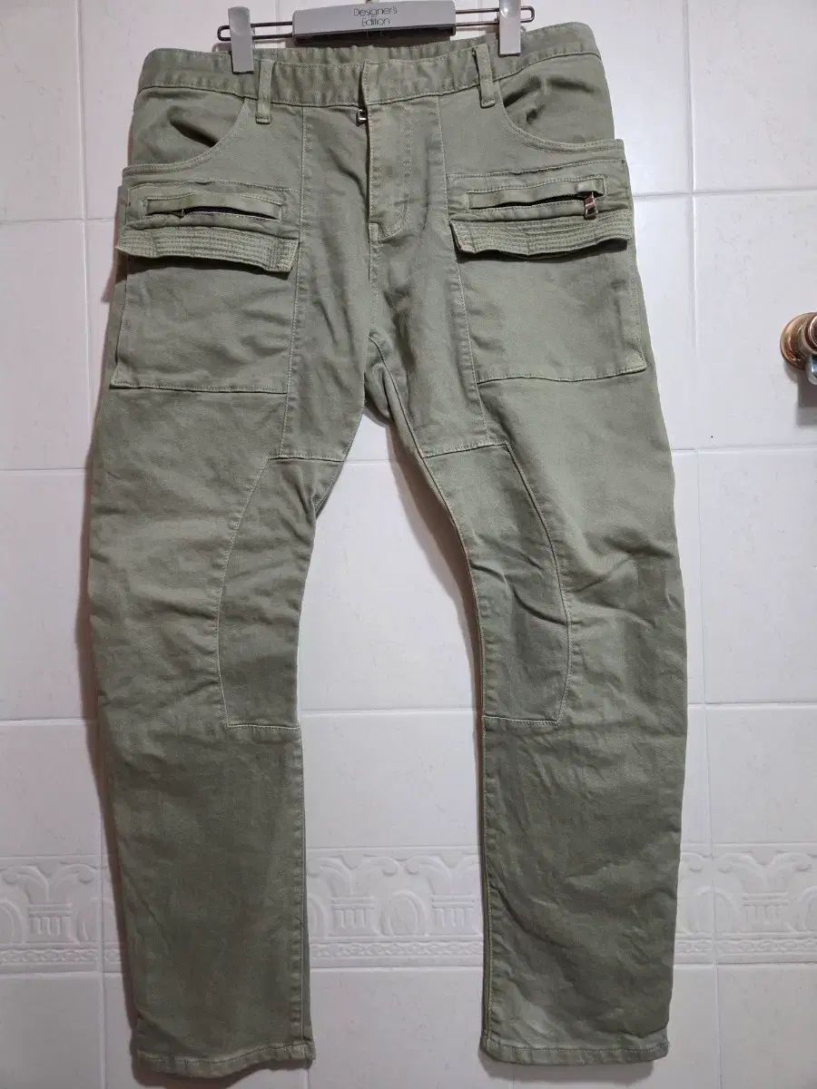 BALMAIN ブランド カーキ色 カーゴ パンツ