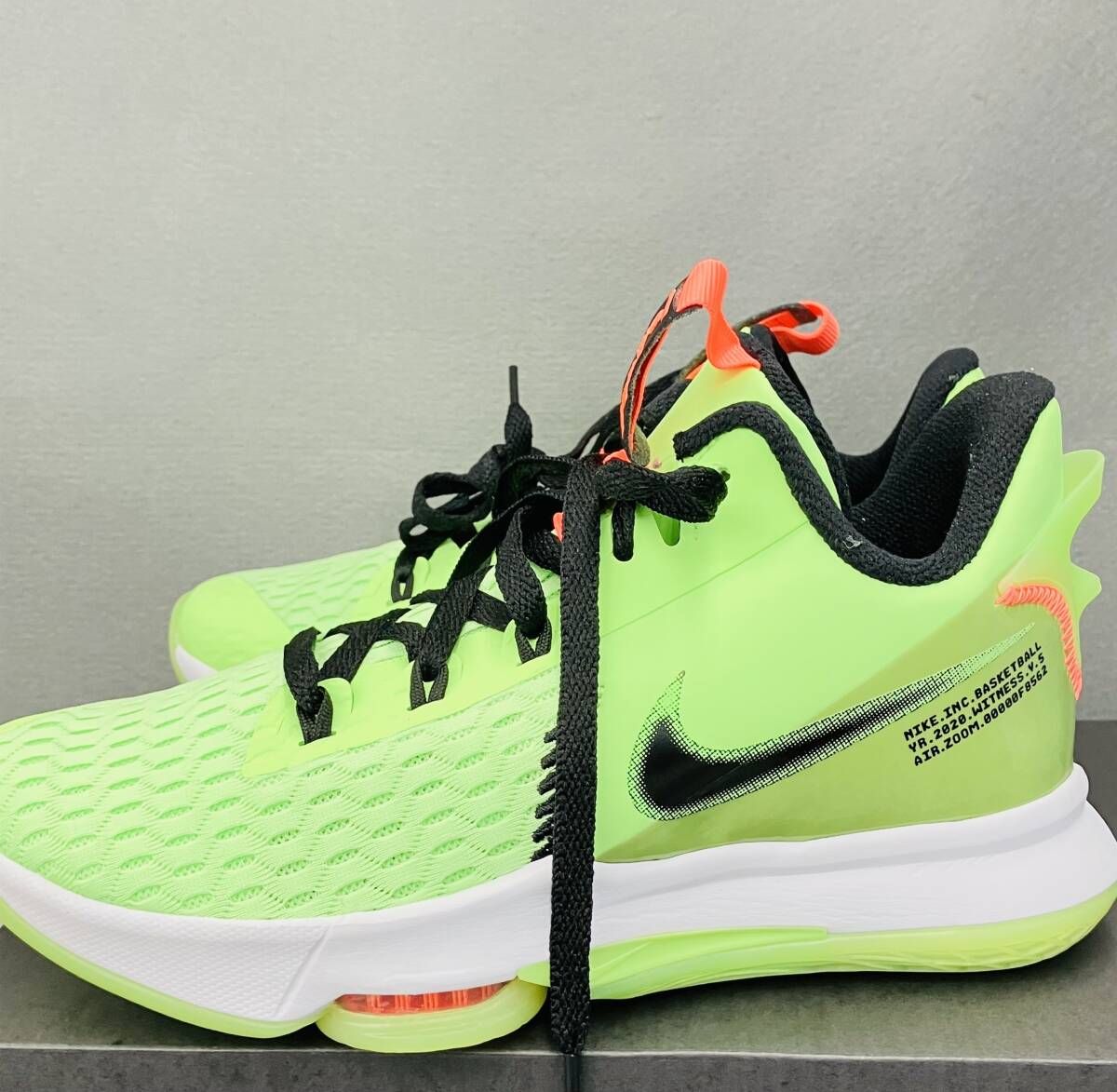 NIKE ナイキ LEBRON WITNESS V AIR ZOOM バスケットボールシューズ 