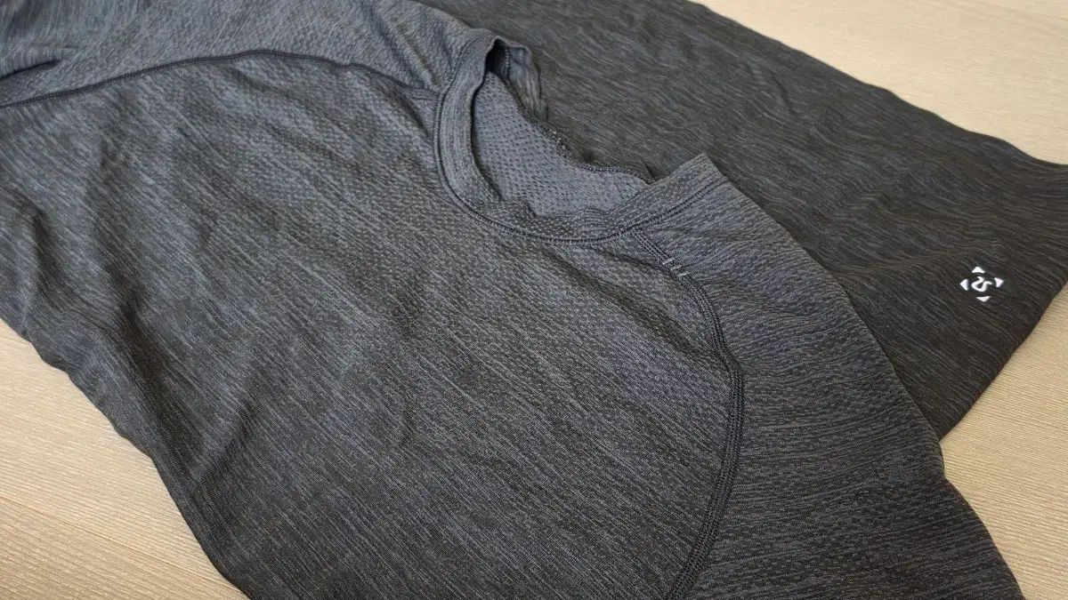 ルルレモン メタルベンチレーション チャコール 半袖 M