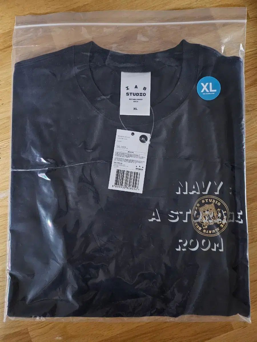 アイエプスタジオ ストーリッジ 룸 Tシャツ