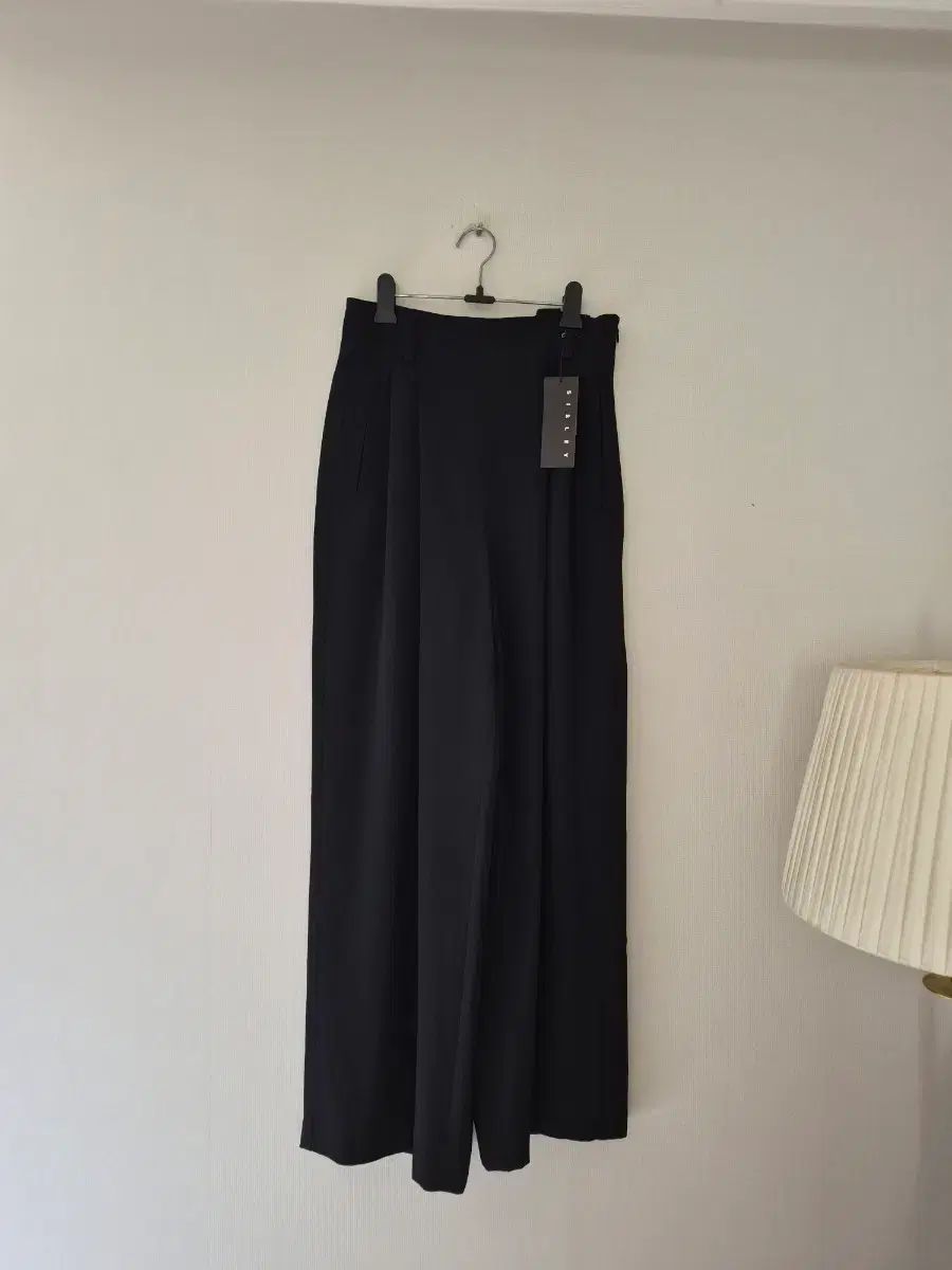 シスレー ブラック パンツ（ウエスト27）タグ付き新品