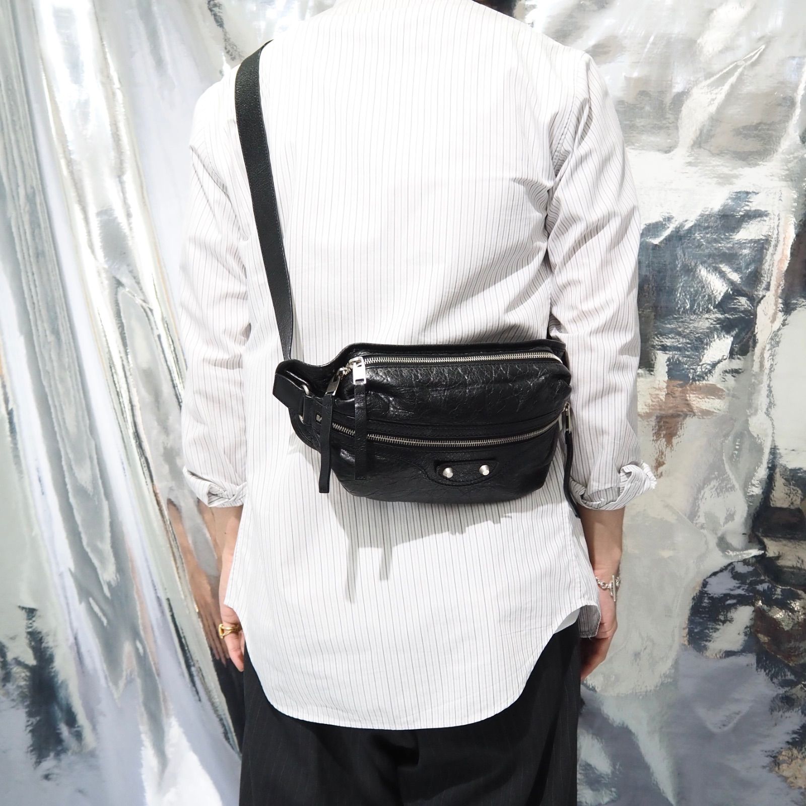 美品 バレンシアガ クラッシック ネオリフト ボディバッグ スリングパック BALENCIAGA クラシックネオリフト ボディバッグ ブラック レザー