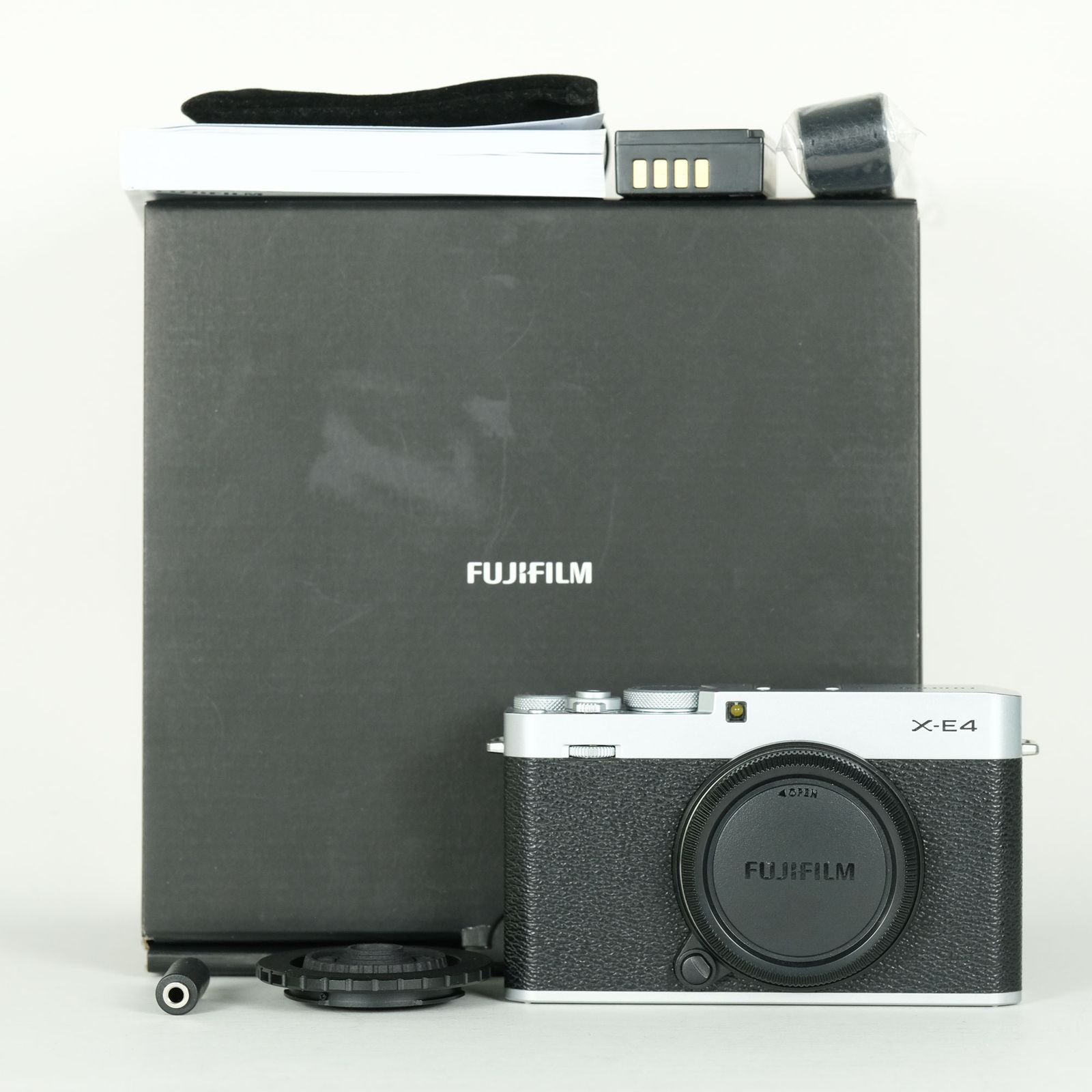 並品 | シャッター数8,239回｜トイレンズ付] FUJIFILM X-E4 [ボディ
