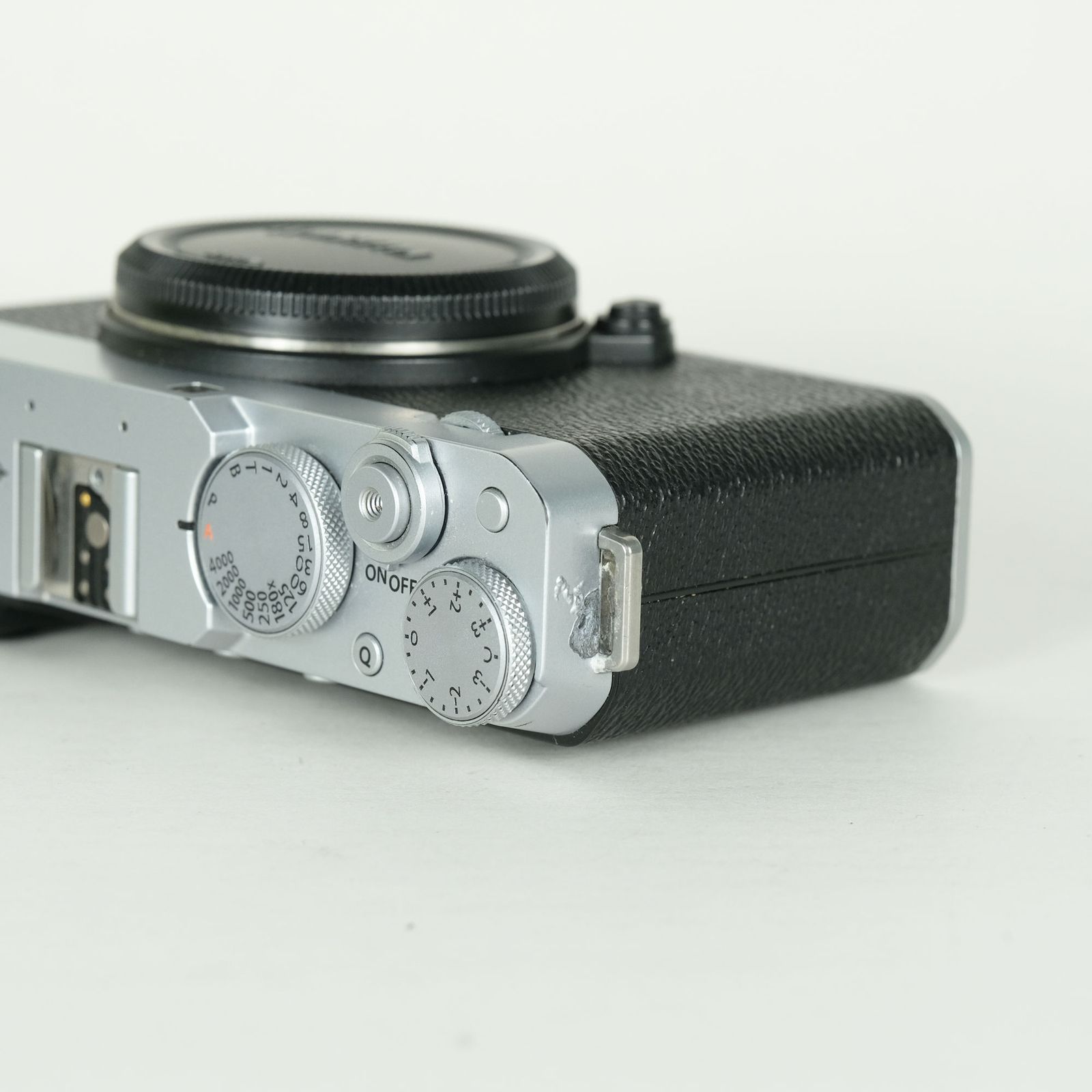 【美品】Fujifilm X-E4 【シャッター数561枚】 並品 | シャッター数8,239回｜トイレンズ付] FUJIFILM X-E4 [ボディ