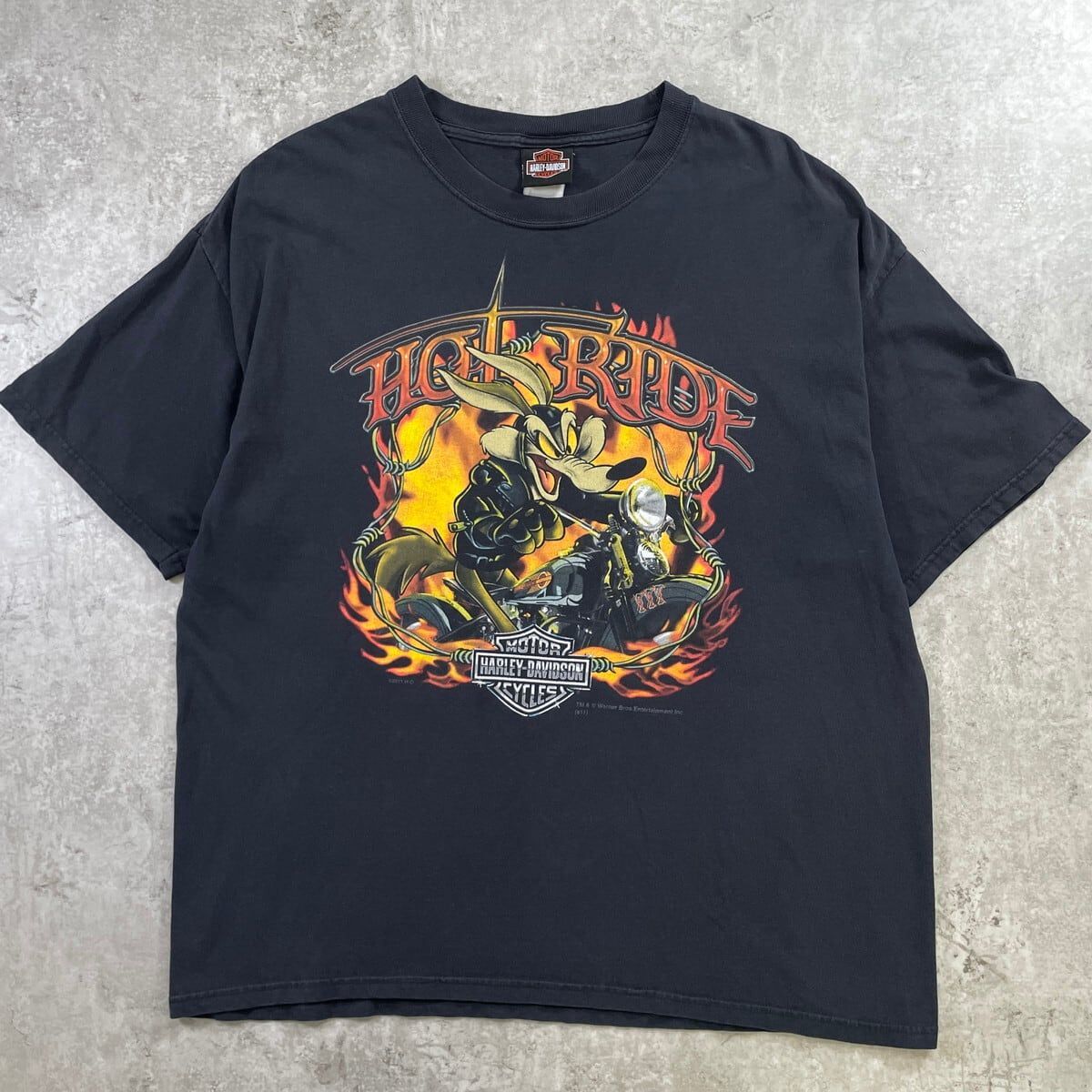 2011年製 HARLEY-DAVIDSON ハーレーダビッドソン×ルーニーテュンズ モーターサイクル プリントTシャツ メンズL-XL相当 ワイリー・コヨーテ 古着 バイク バックプリント ファイヤーパターン 黒色