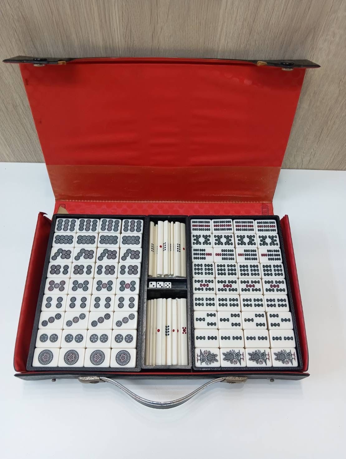 中古品】麻雀牌セット 昭和レトロ 麻雀パイ ケース入り 現状品 - メルカリ