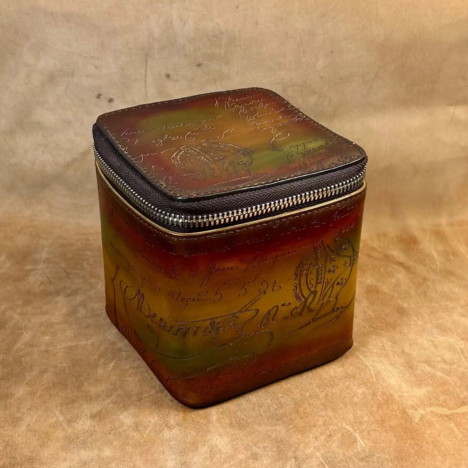 新品　手作り　収納ボックス　Berluti（ベルルッティ）製バッグ由来 ヴェネチアカーフレザー スクリットレザー使用 多色グラデーションパティーヌ ハンドメイド レザー　小物入れ 一点物 ハンドメイド レザーボックス