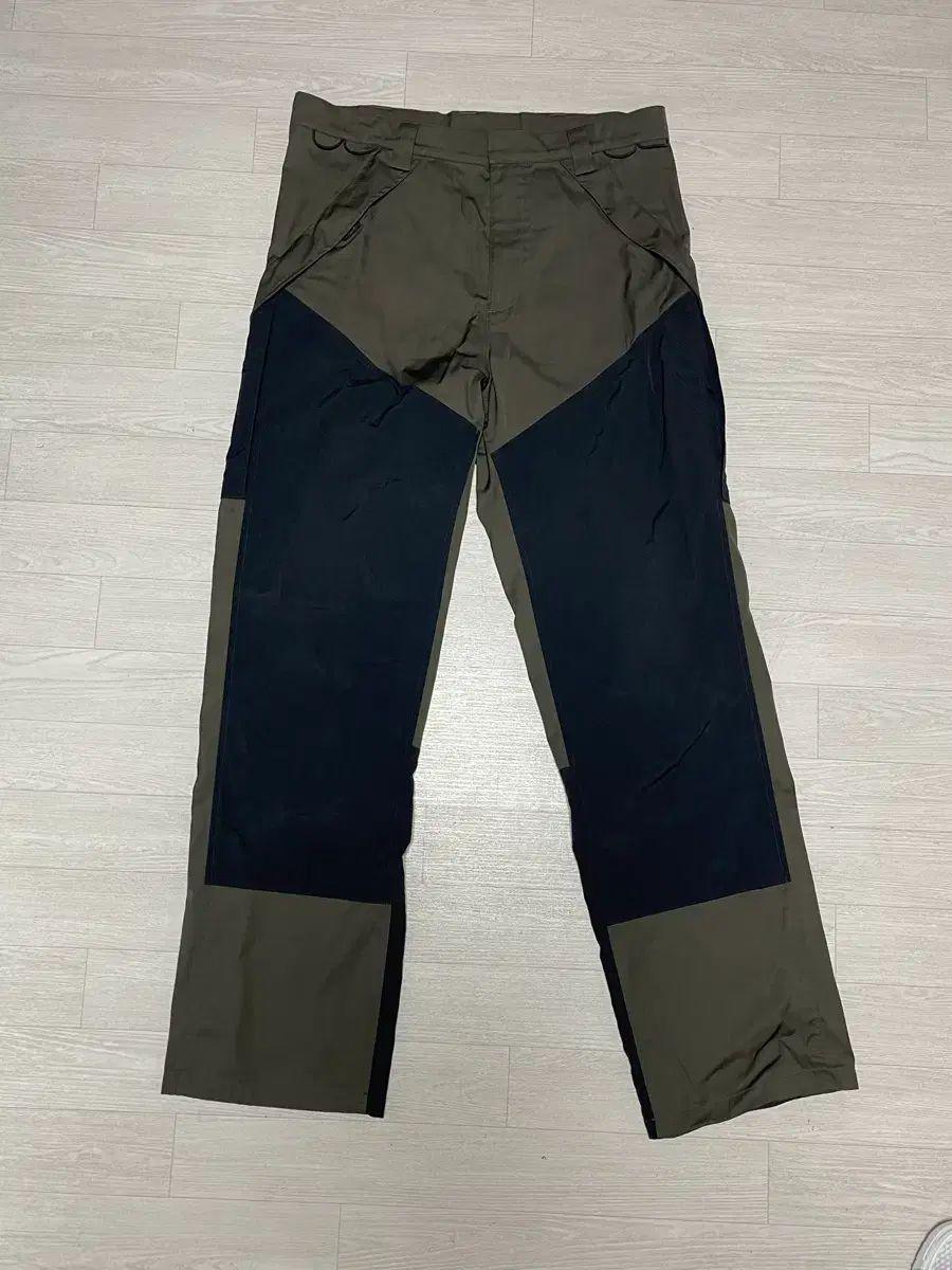 ROA(ロア) あんさんぶるスターズ!!(あんスタ) ハイキング パンツ ズボン 出品 L サイズ