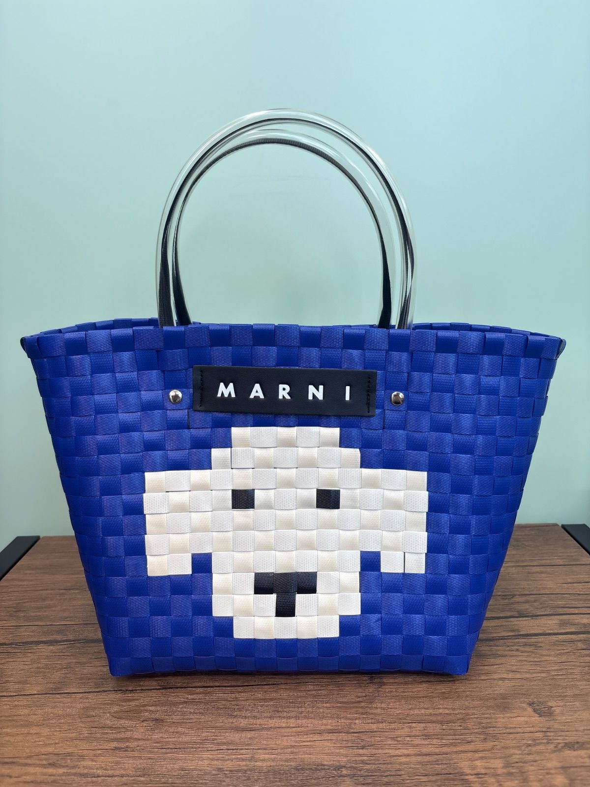 MARNI 犬の顔モチーフ かごバッグ MARNI マルニ 動物モチーフ 犬顔柄 編み込み カゴバッグ ブルー色 送料