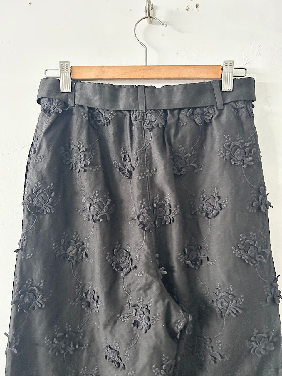【美品】Crinkle コットンイージー刺繍パンツ 美品】Crinkle コットンイージー刺繍パンツ - メルカリ