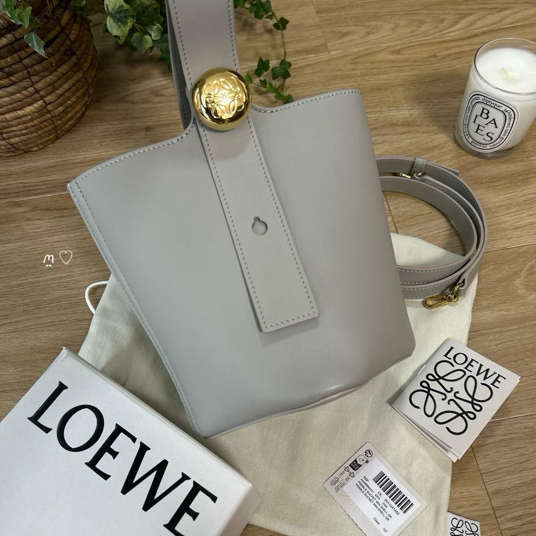 LOEWEロエベ　ペブルバケットバッグミニ　ハンドショルダー斜めがけシェルグレー