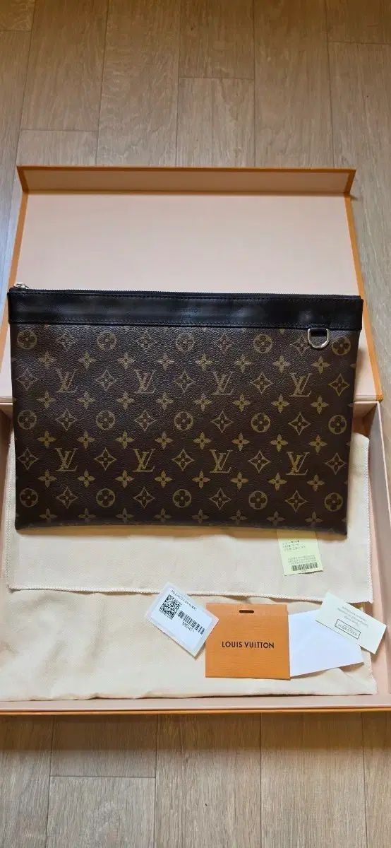 Louis Vuitton モノグラム ディスカバリー・ポシェット GM