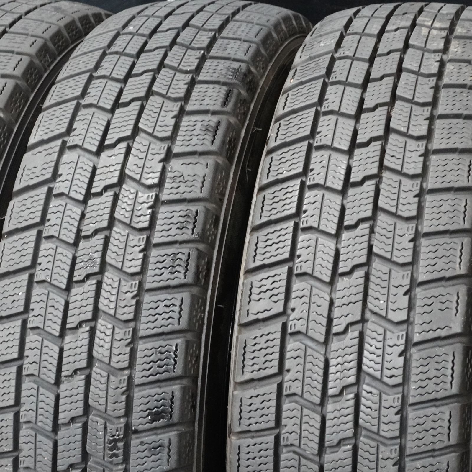 グッドイヤー　アイスナビ　7 215/55r16 23年製　バリ山 売り切り 21年製 バリ山 グッドイヤー アイスナビ7 155/65R14 BADX