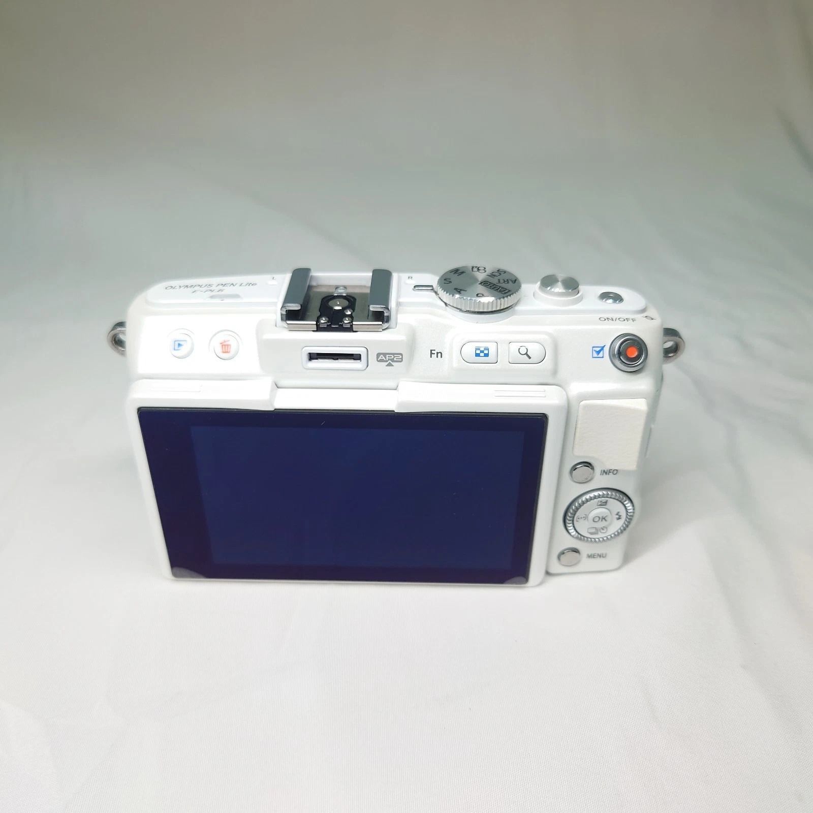 外観美品】OLYMPUS PEN LITE E-PL6 ボディ ホワイト オリンパス ミラー