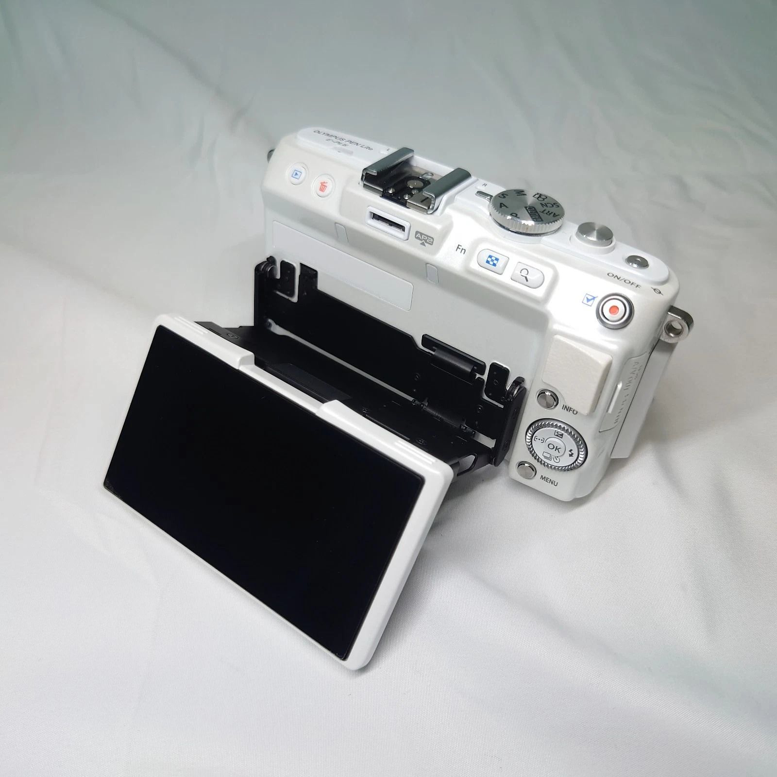 外観美品】OLYMPUS PEN LITE E-PL6 ボディ ホワイト オリンパス ミラー