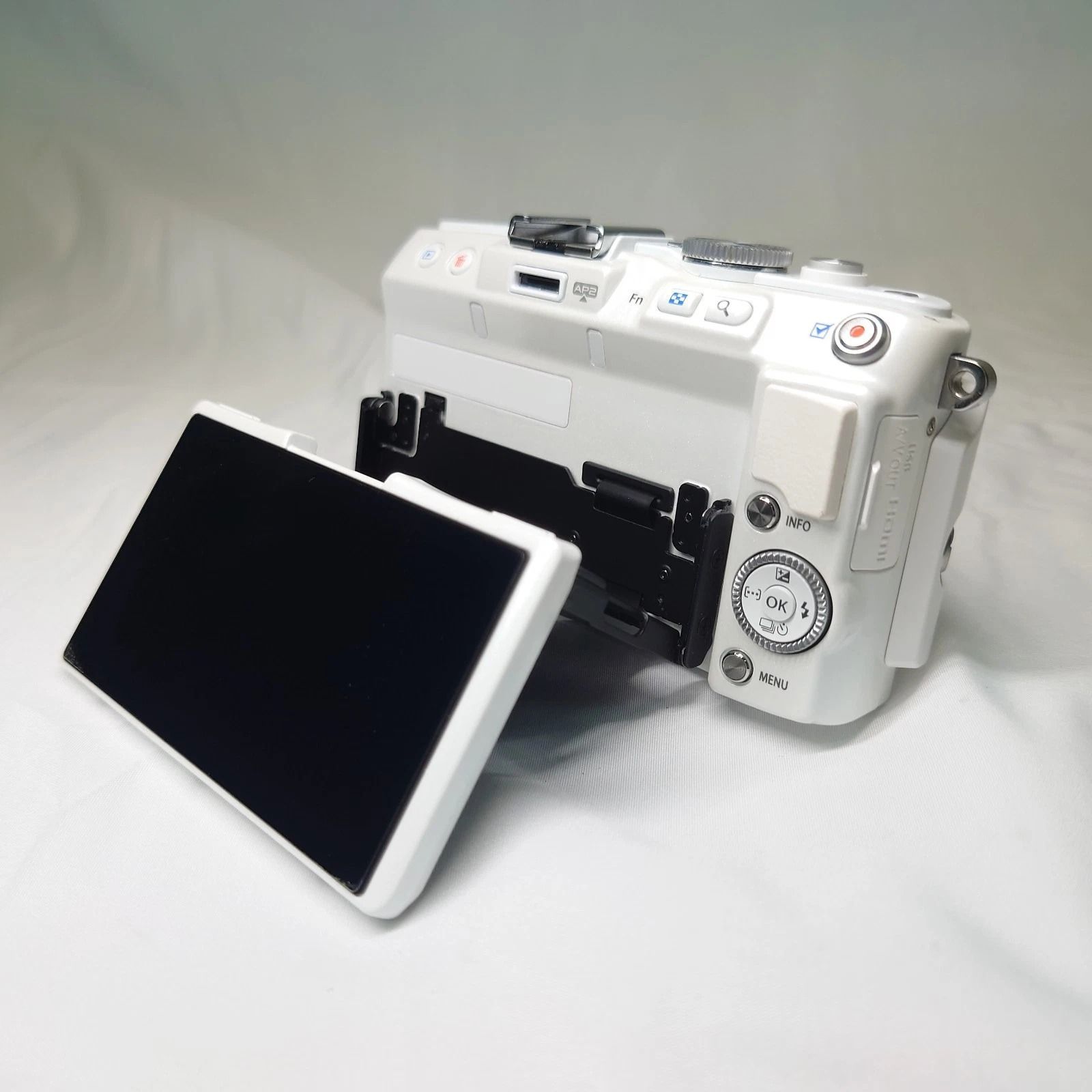 外観美品】OLYMPUS PEN LITE E-PL6 ボディ ホワイト オリンパス ミラー