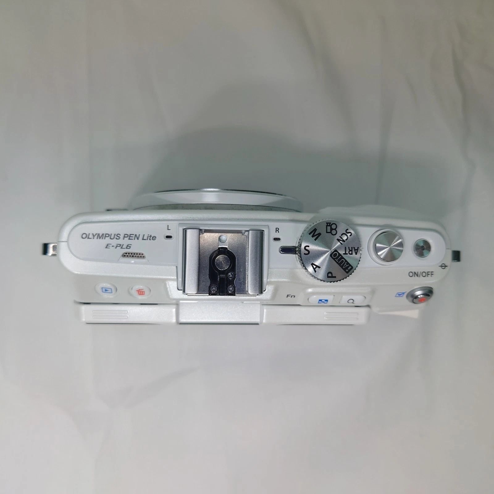 外観美品】OLYMPUS PEN LITE E-PL6 ボディ ホワイト オリンパス ミラー