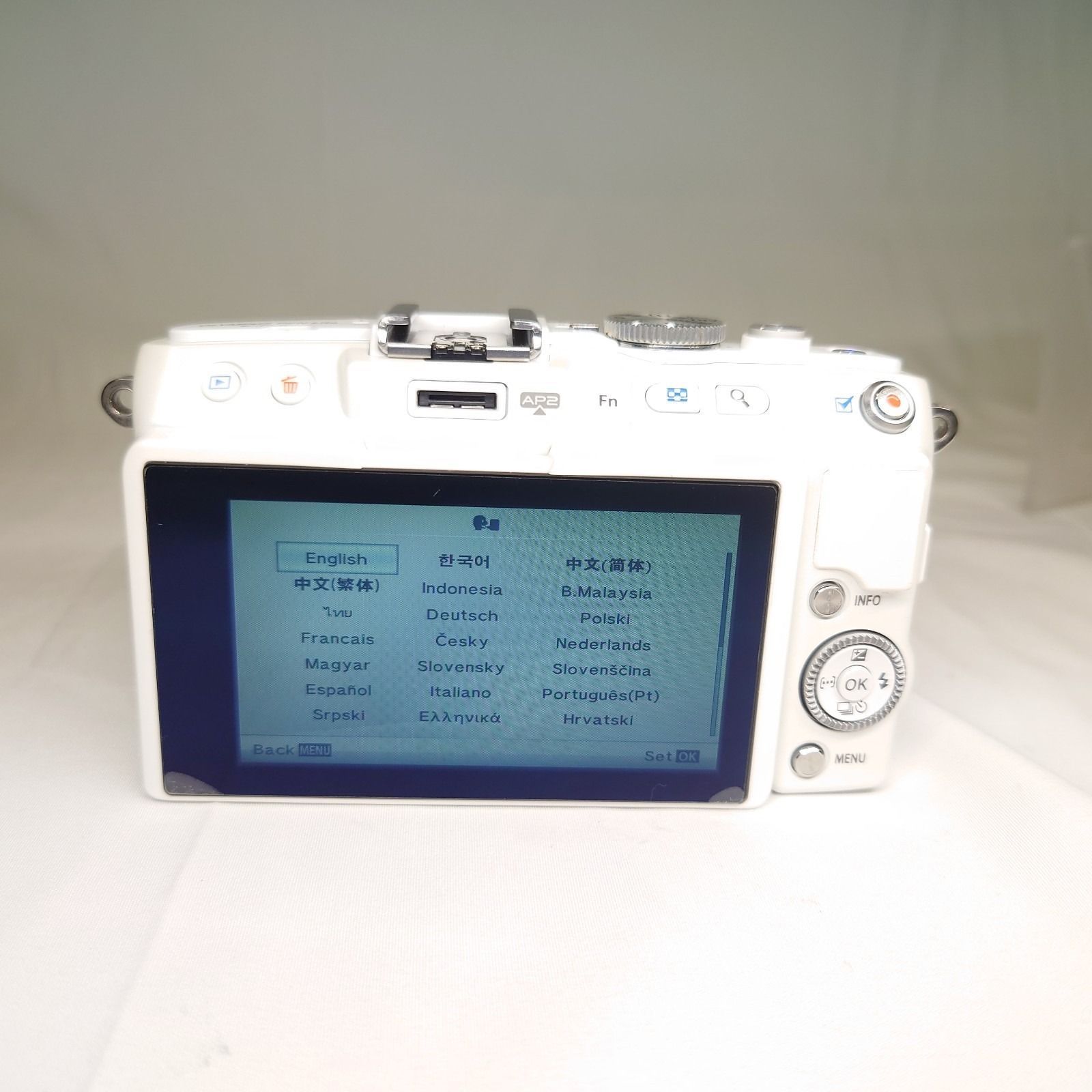 外観美品】OLYMPUS PEN LITE E-PL6 ボディ ホワイト オリンパス ミラー