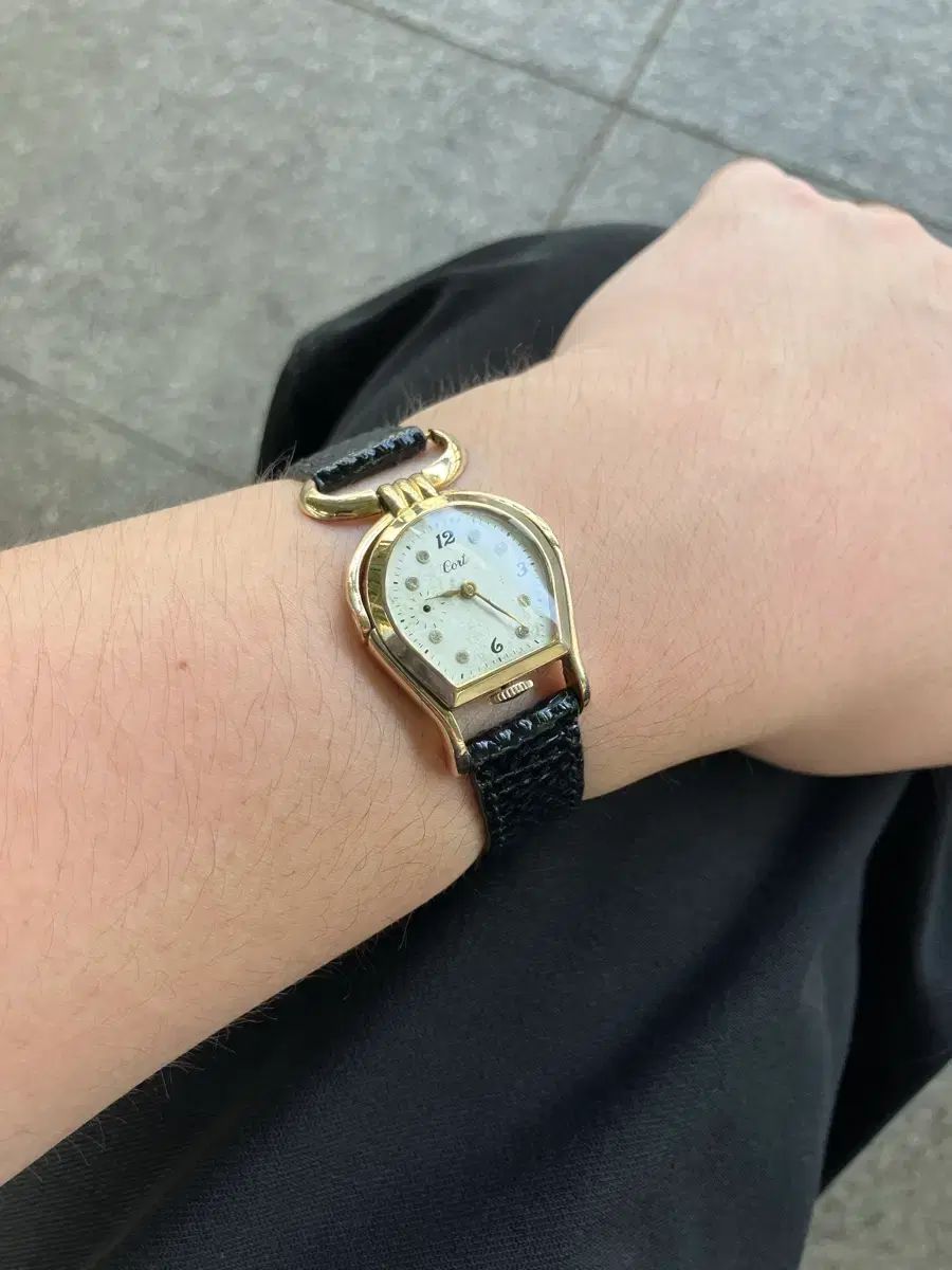 ヴィンテージ ホースビット cort 手巻き時計 出品
