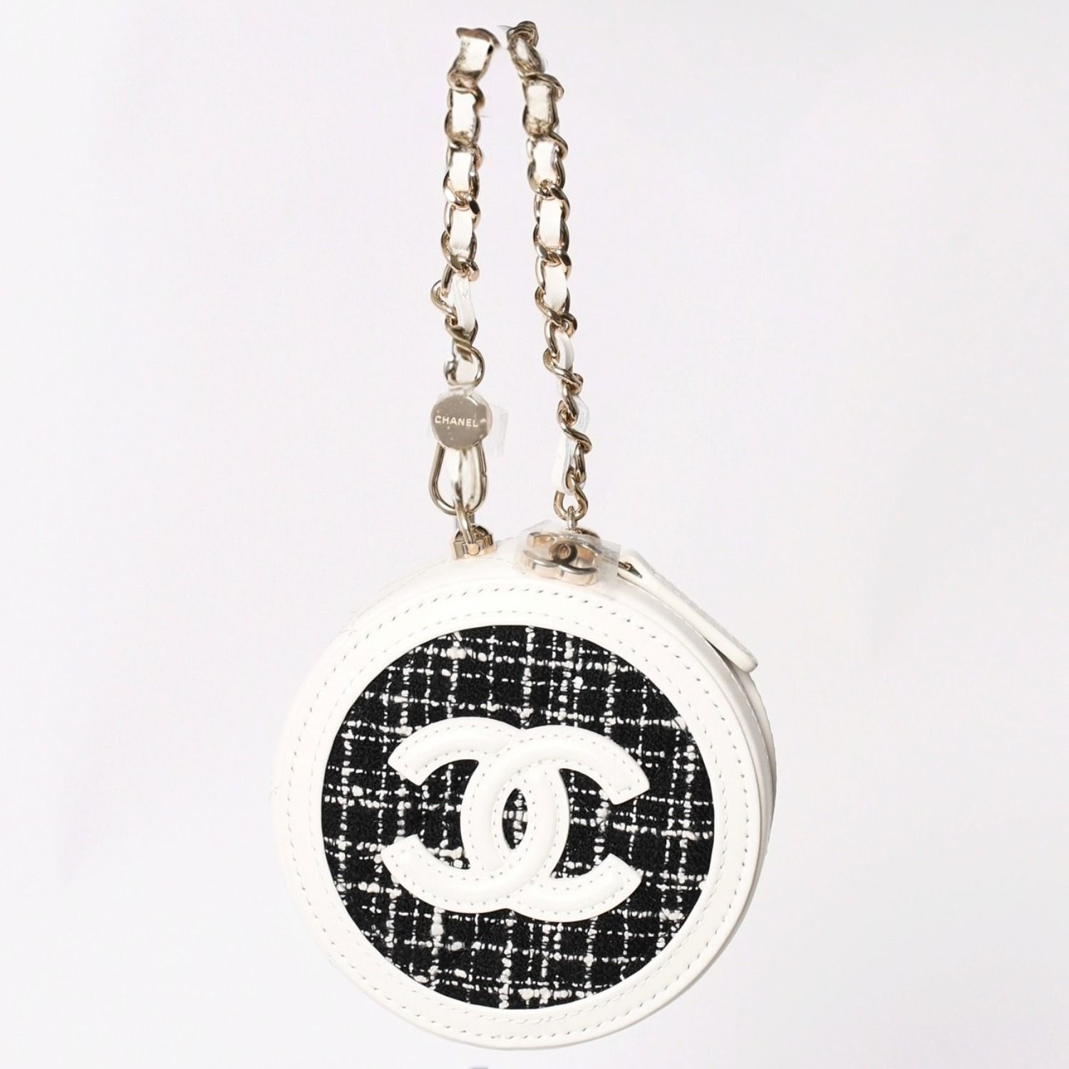 新品同様品 CHANEL シャネル ラウンドチェーンポーチ ココマーク ランダム番台 ブラック ホワイト ツイード レザー シルバー金具 中古 4a004469