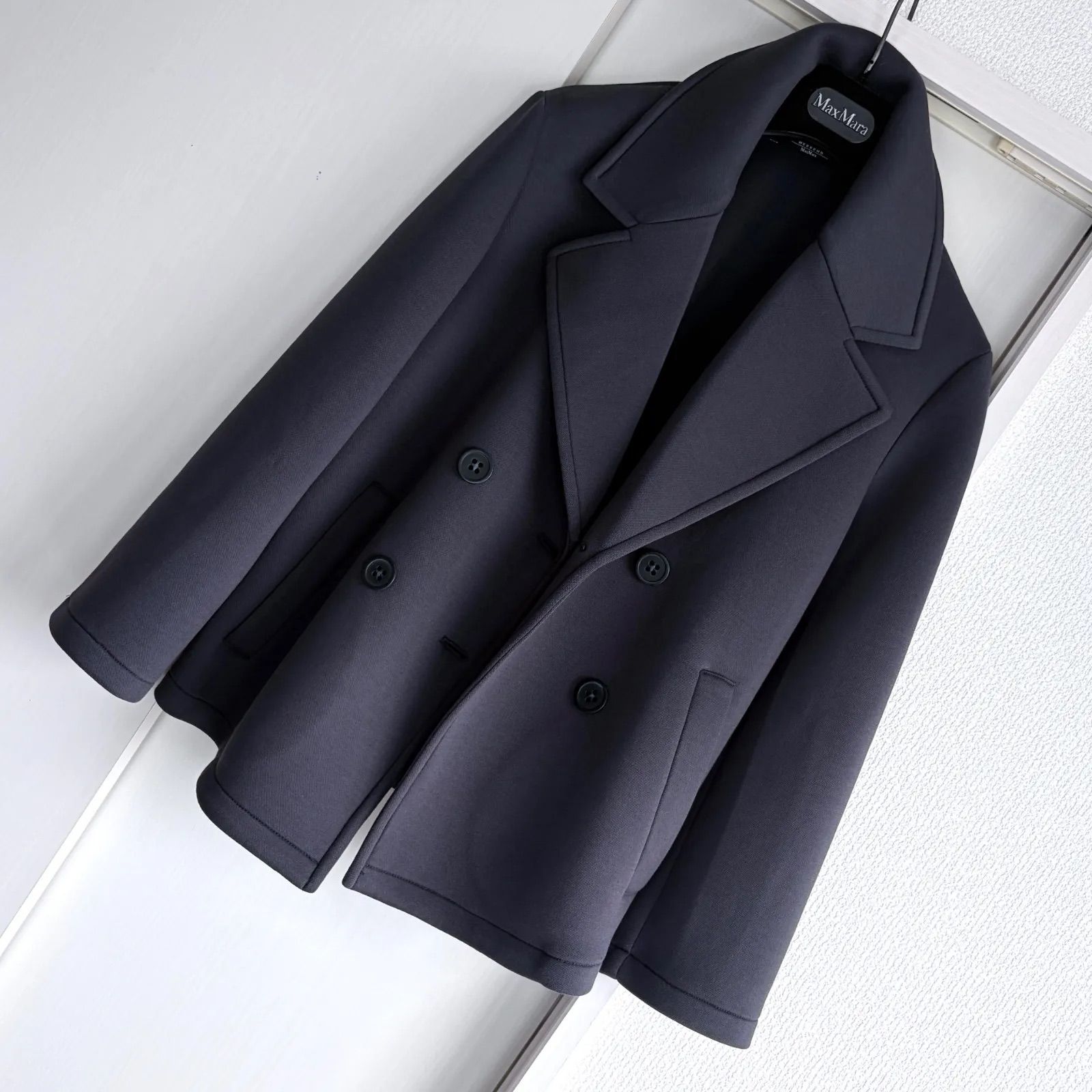 WEEKEND Max Mara 67%polyester スキューバ ショート コート XS(ゆったりM〜L相当) used。極上のストレッチと立体シルエットが魅力の オーバーサイズ アウターです。抜け感 女優襟 ダンボール 羽織り ハリ感◎たっぷり身幅