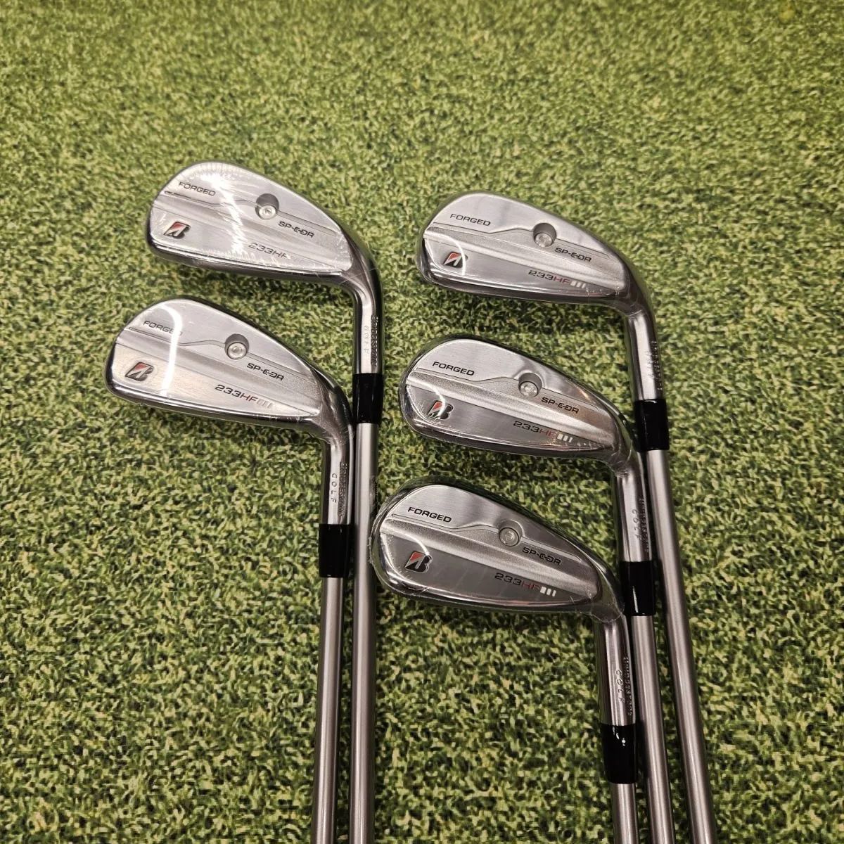 ⛳️【新品・店頭展示品】ブリヂストン 233HF アイアンセット（#6～9・PW／5本セット） SPEEDER NX BS40i（カーボン・R）装着モデル 超お買い得！人気モデルを特別価格で！
