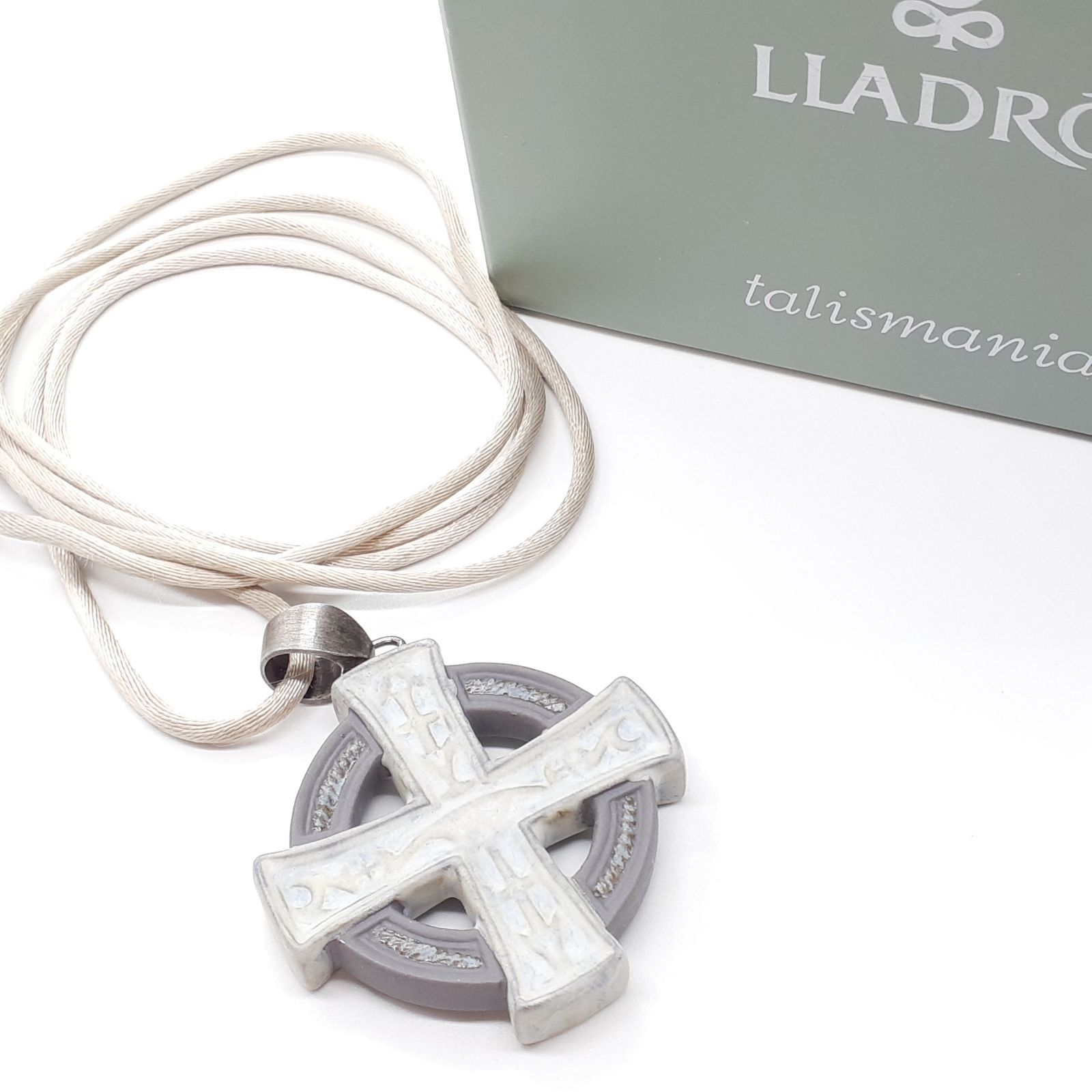 LLADRO リヤドロ ネックレス チョーカー Talismania タリスマニア ポーセリン クロス 十字架 円形 サークル レリーフ