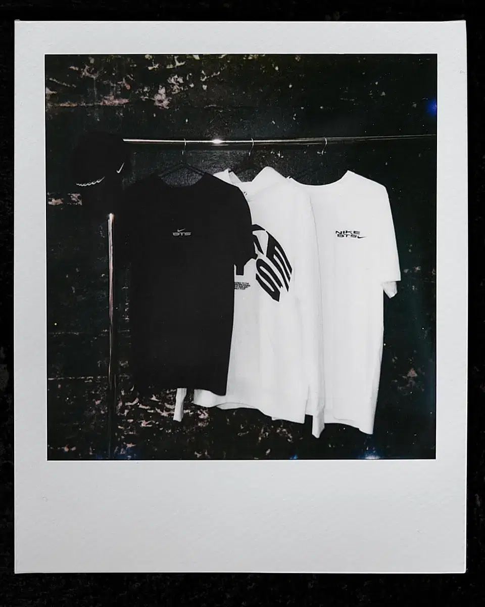 ナイキ BTS 白 半袖 Tシャツ