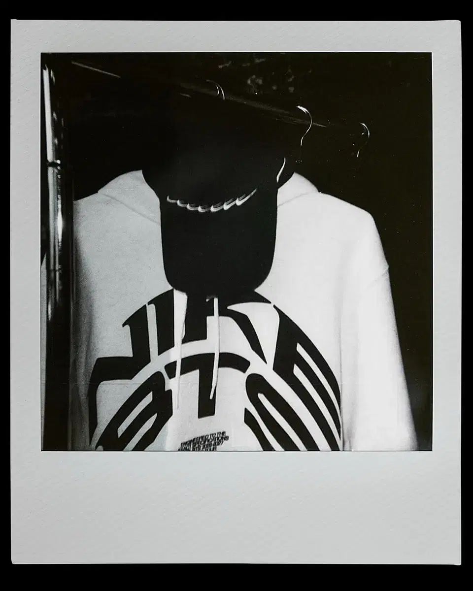 ナイキ BTS フーディ フードTシャツ