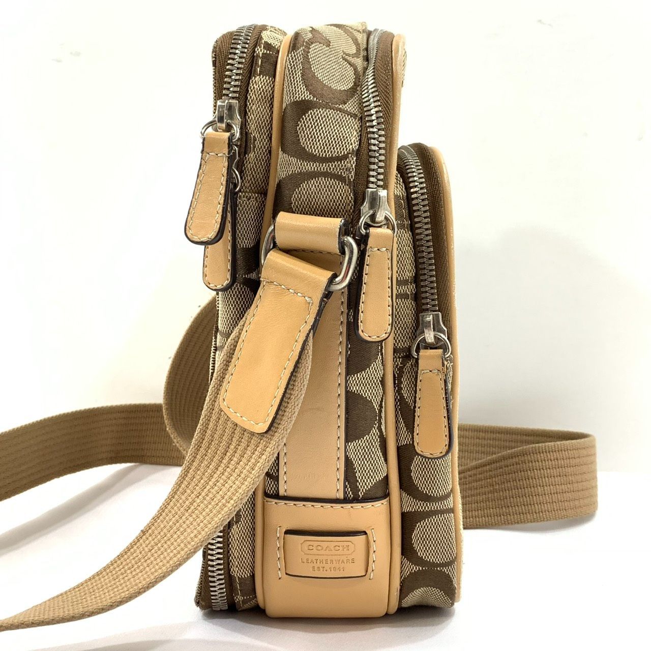 送料無料!!】 COACH コーチ シグネチャー クロスボディ ショルダー