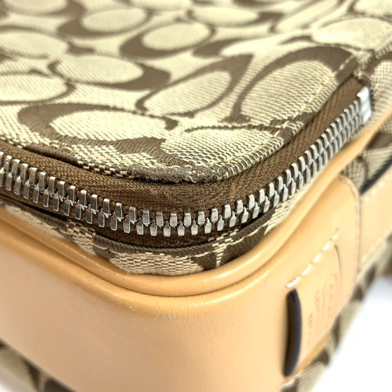 送料無料!!】 COACH コーチ シグネチャー クロスボディ ショルダー