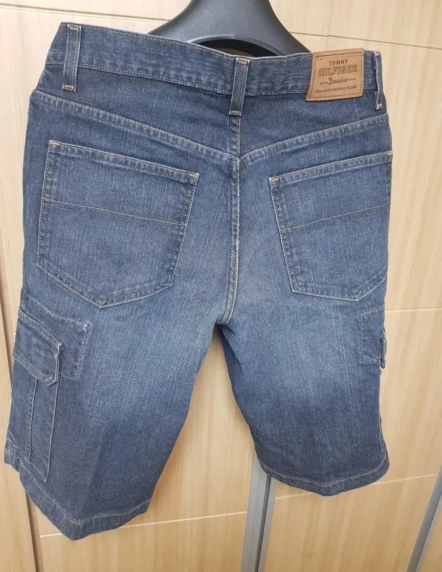 トミーヒルフィガー デニム カーゴ ハーフパンツ 8,428円