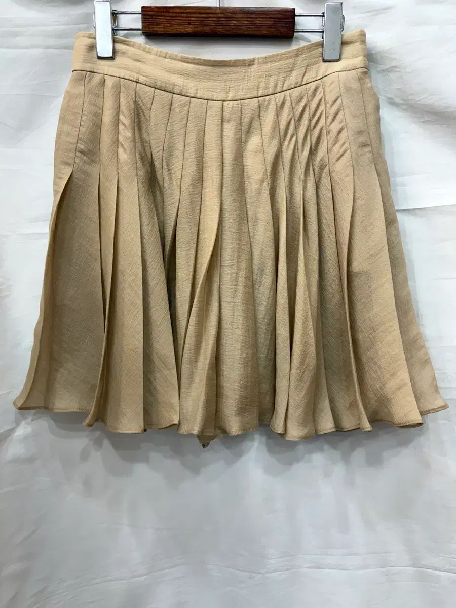 LANVIN 25年 ベージュ サテン プリーツ ハーフパンツ 64サイズ