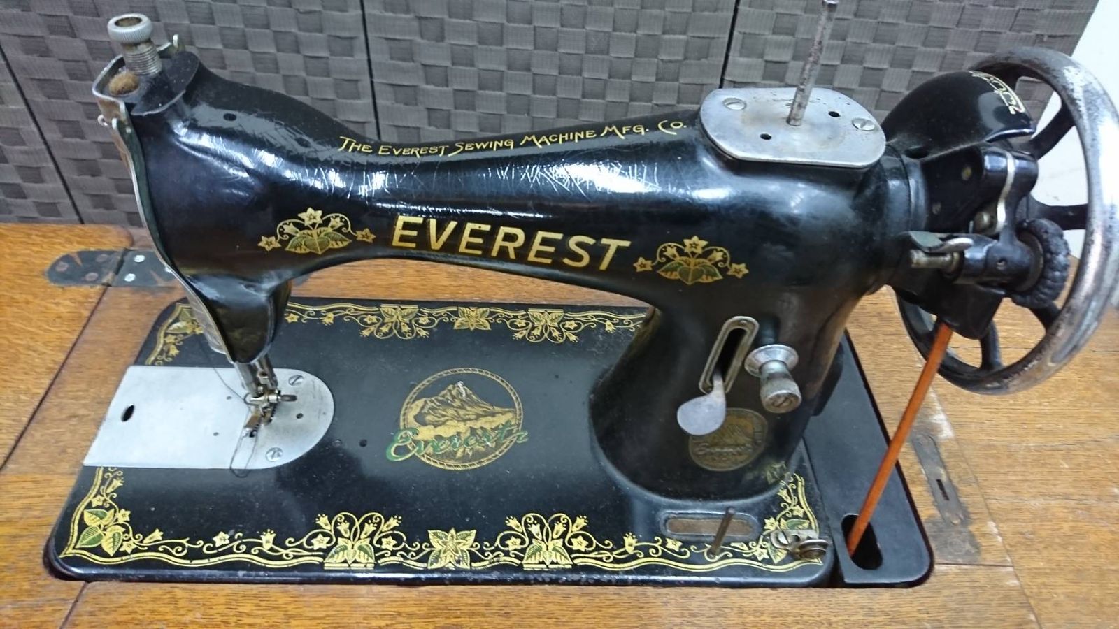直接取引限定V58745 EVEREST アンティーク足踏み式ミシン - メルカリ
